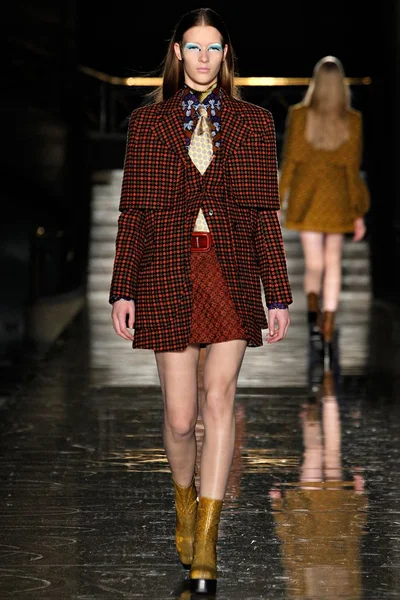 Look 18